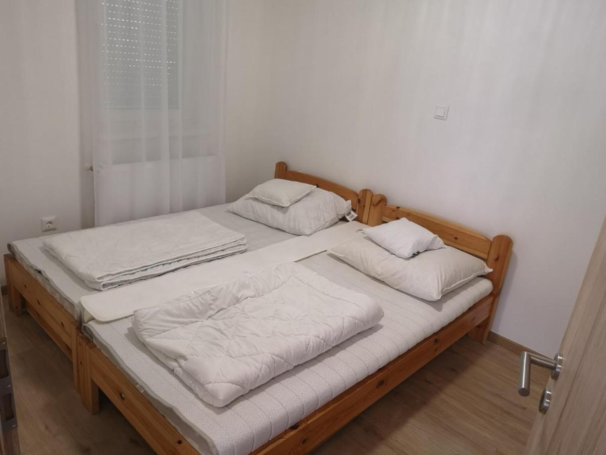 Appartement Nella Apartman à Siófok Extérieur photo